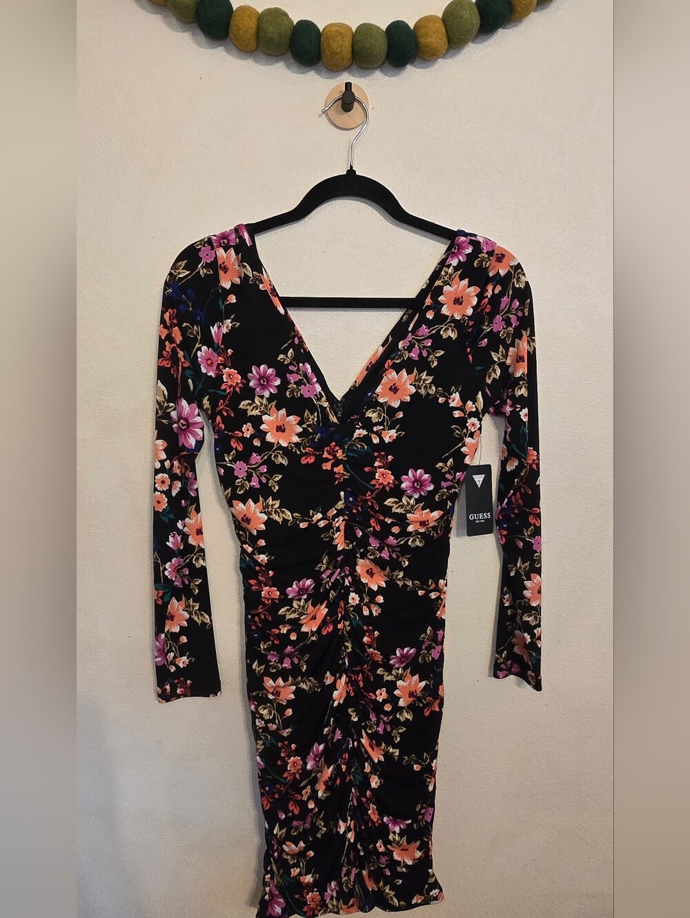 NWT GUESS Black Floral Ruched Dress Deep V Long Sleeve Midi Length Size 4